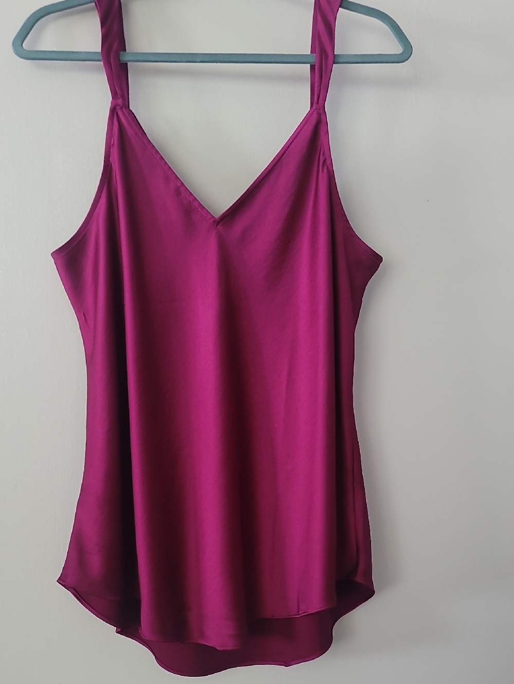 Express Satin V-Neck Cami Tank Top in Fuchsia
